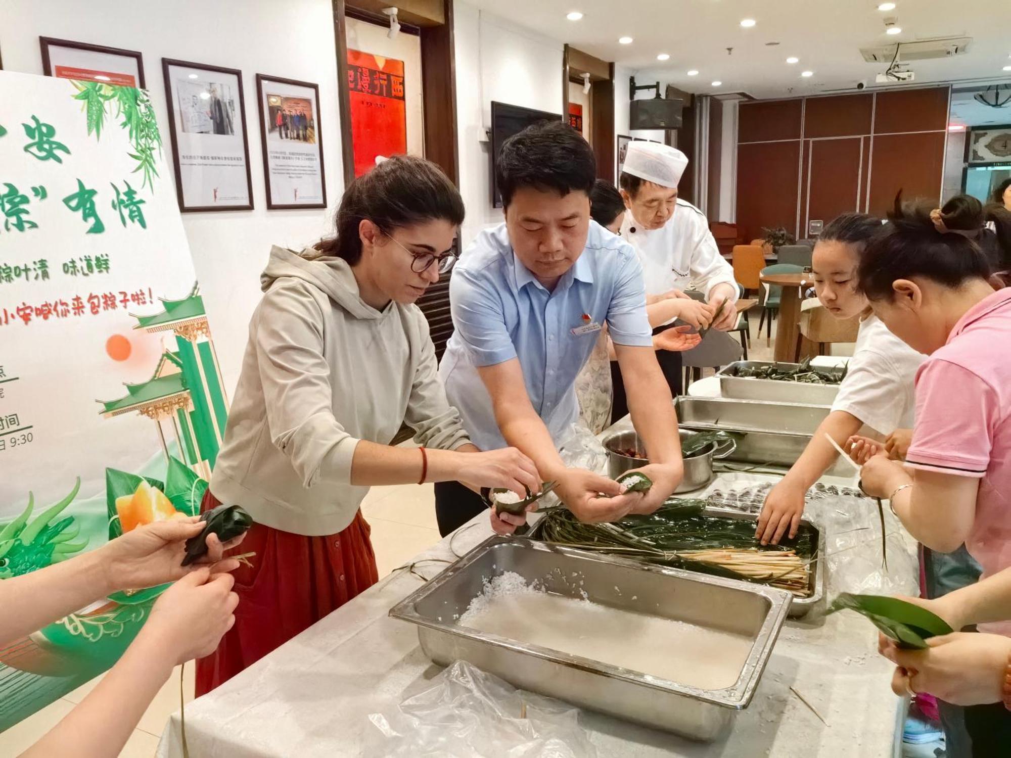 Zhong An Hotel Beijing Former Residence Of Journalist Edgar Snow -Free Laundry Service,Free Freshly Ground Coffee,Provide Tourism And Ticketing Service ,English Service ,Near Tian'Anmen Forbidden City,Wangfujing Walking Street Dış mekan fotoğraf